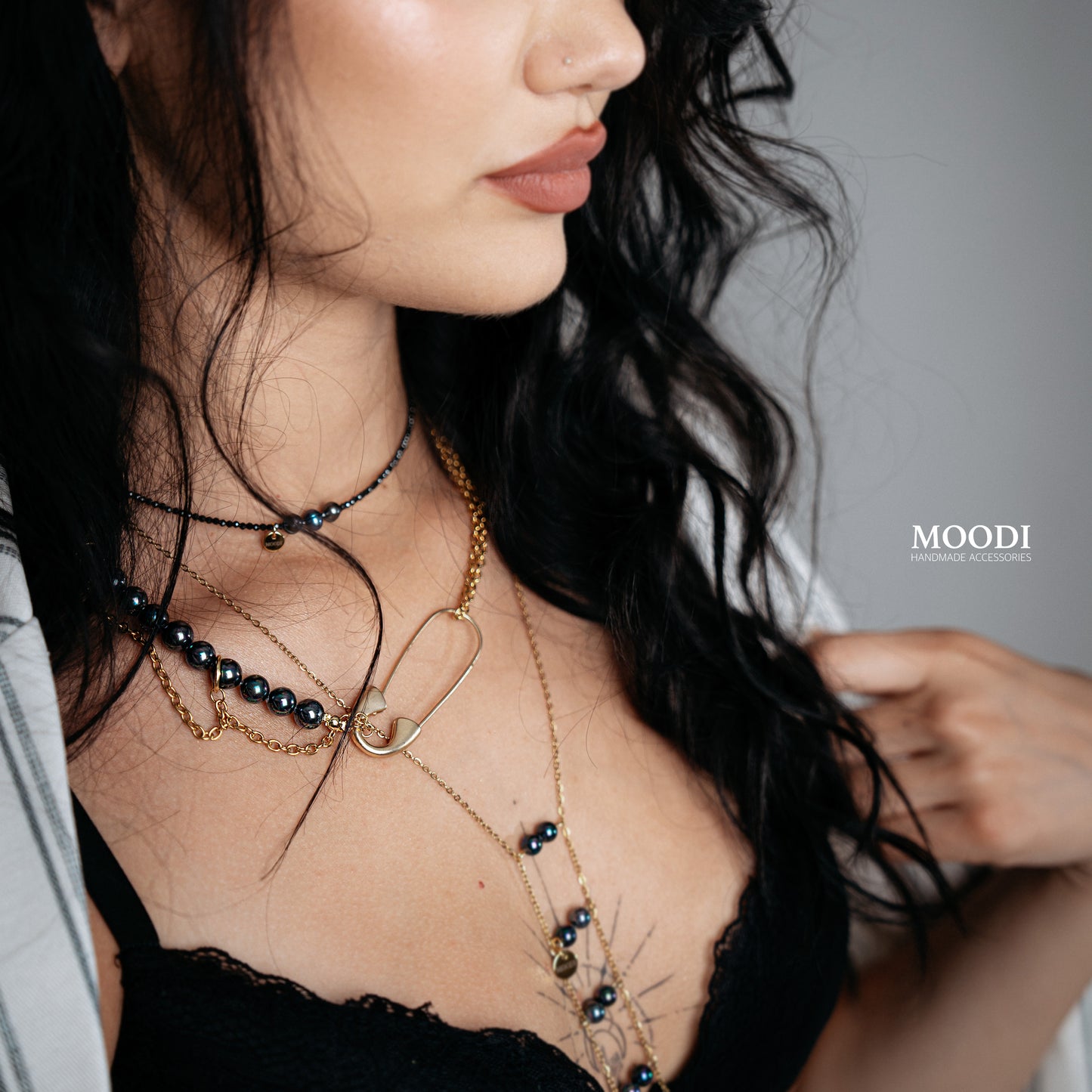 Kолие "Big Secret" in black
