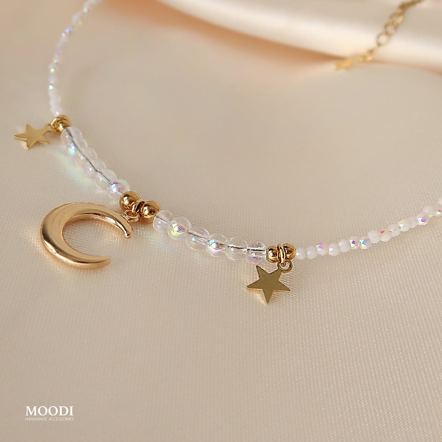 Колие "White magic moon"