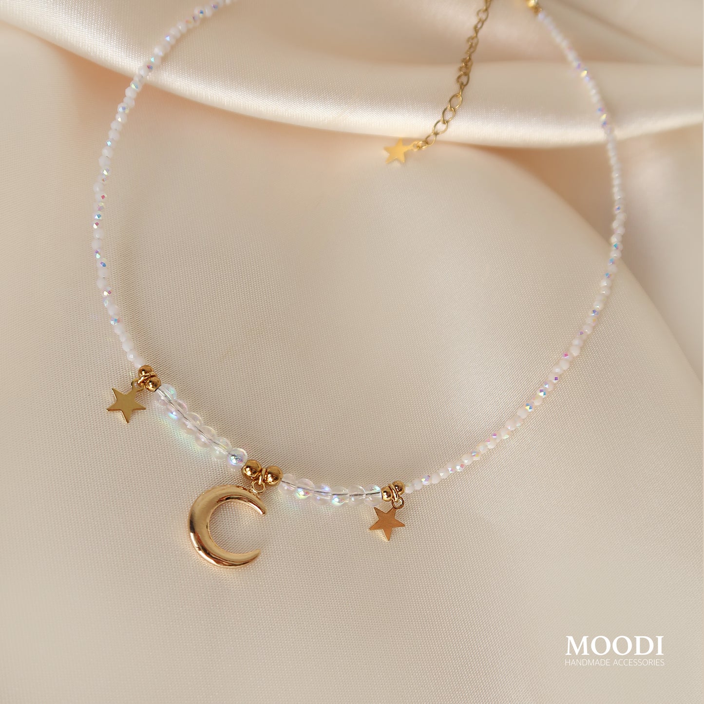 Колие "White magic moon"