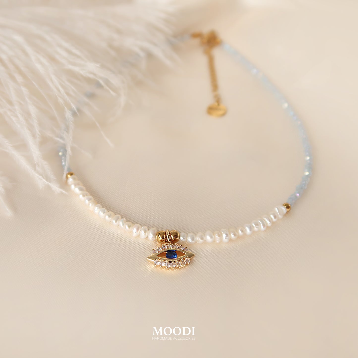 Колие "Pearls and blue eye"