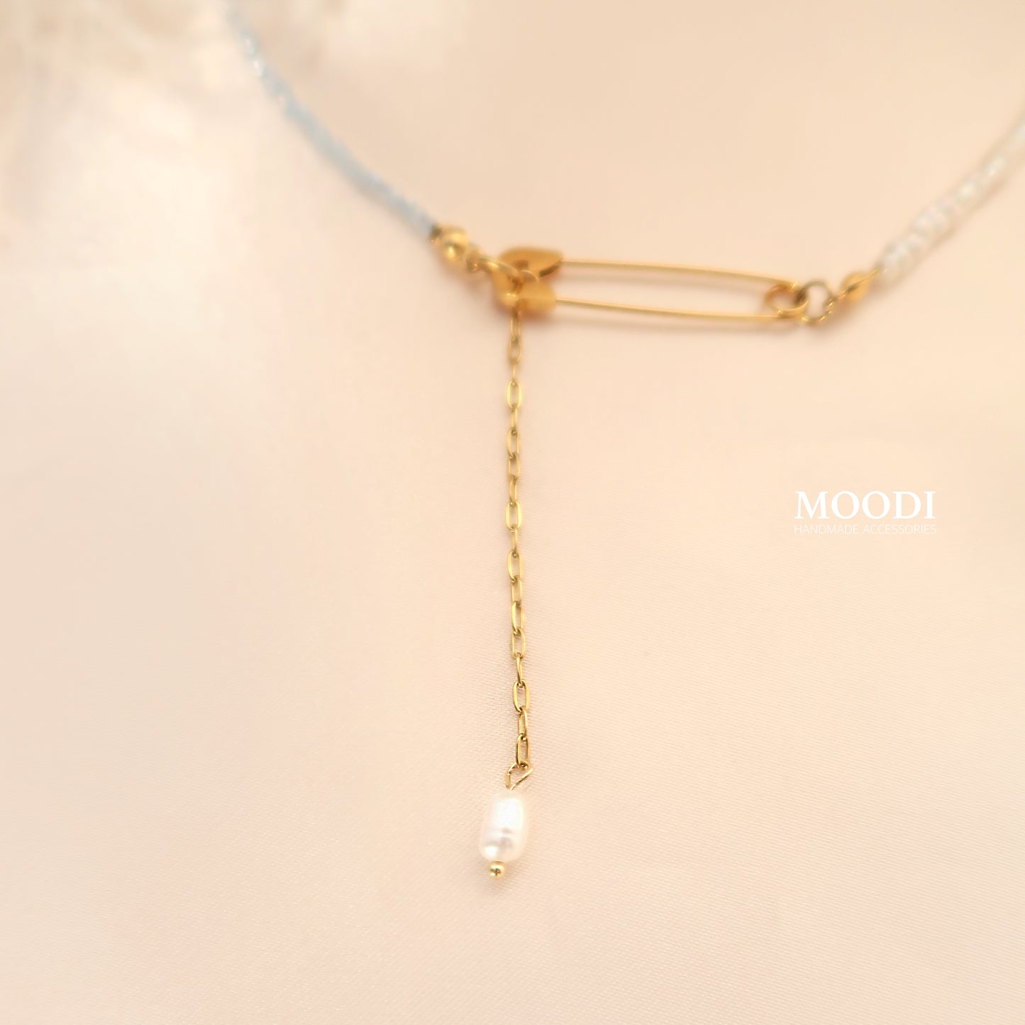 Колие "Aura" перли и закопчалка секретна игла