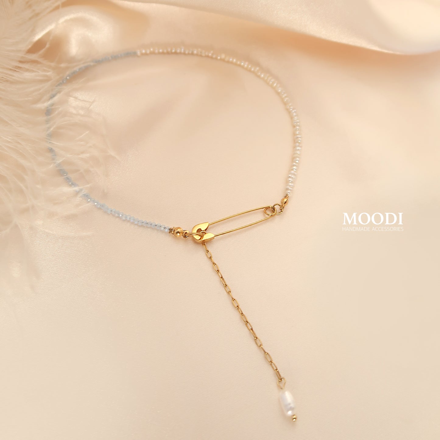 Колие "Aura" перли и закопчалка секретна игла