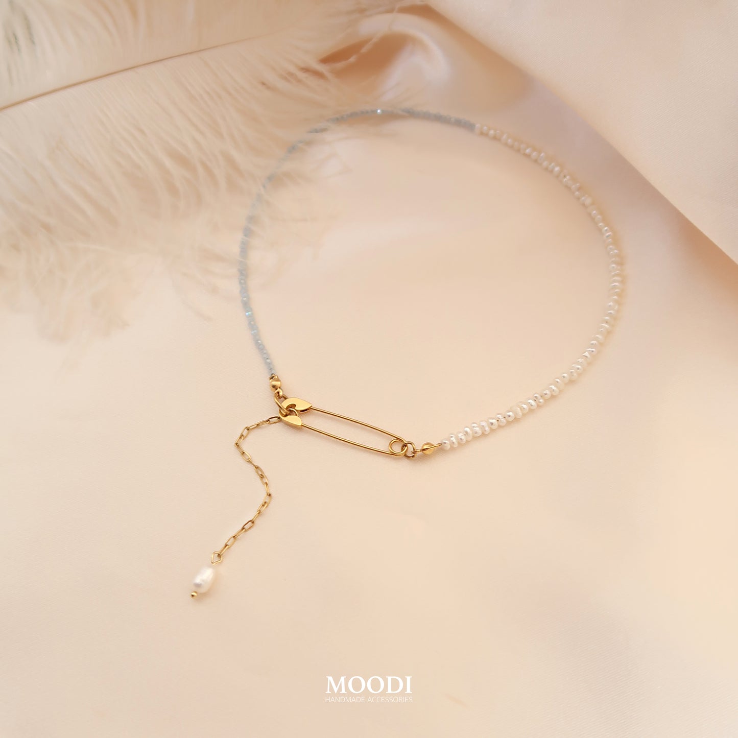 Колие "Aura" перли и закопчалка секретна игла