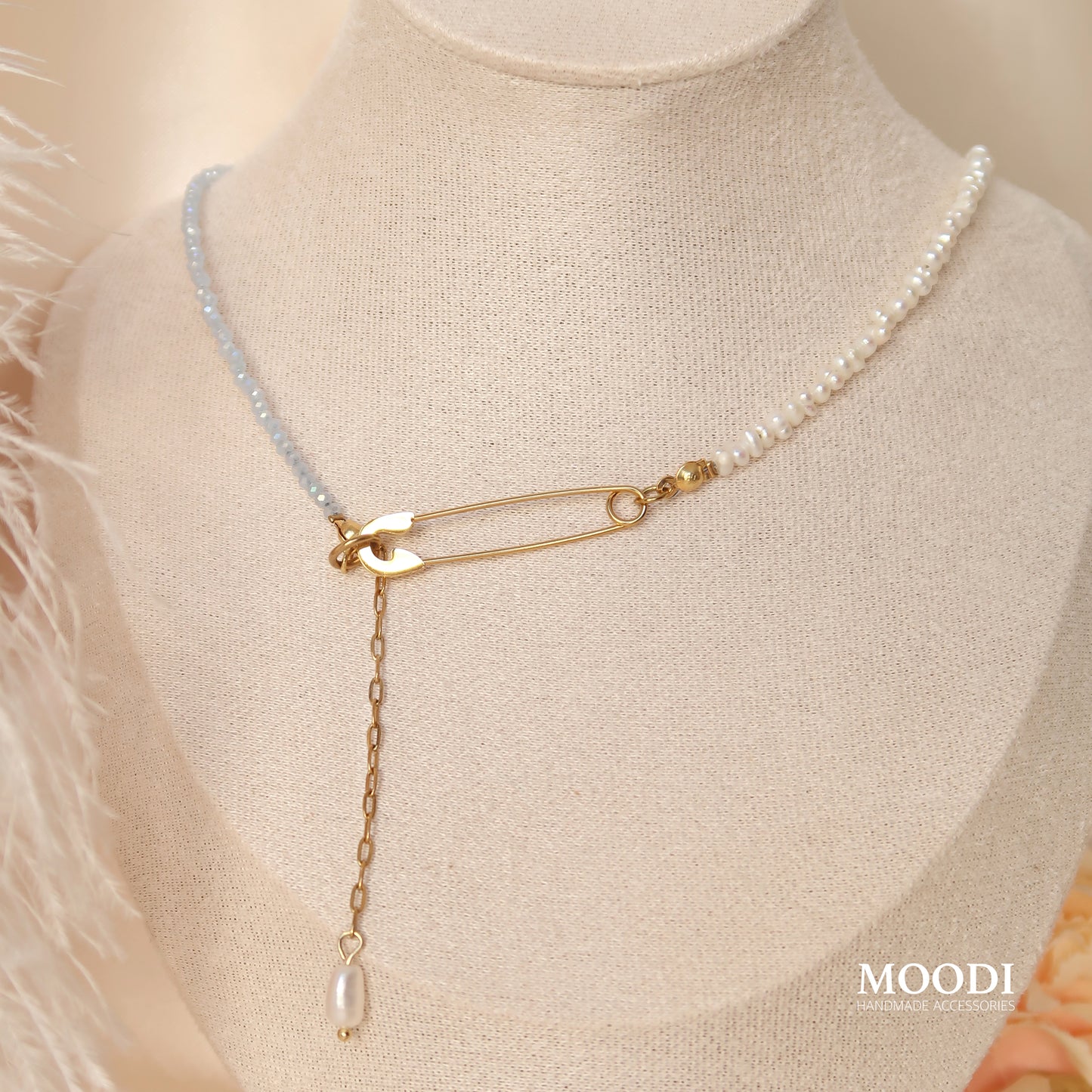Колие "Aura" перли и закопчалка секретна игла