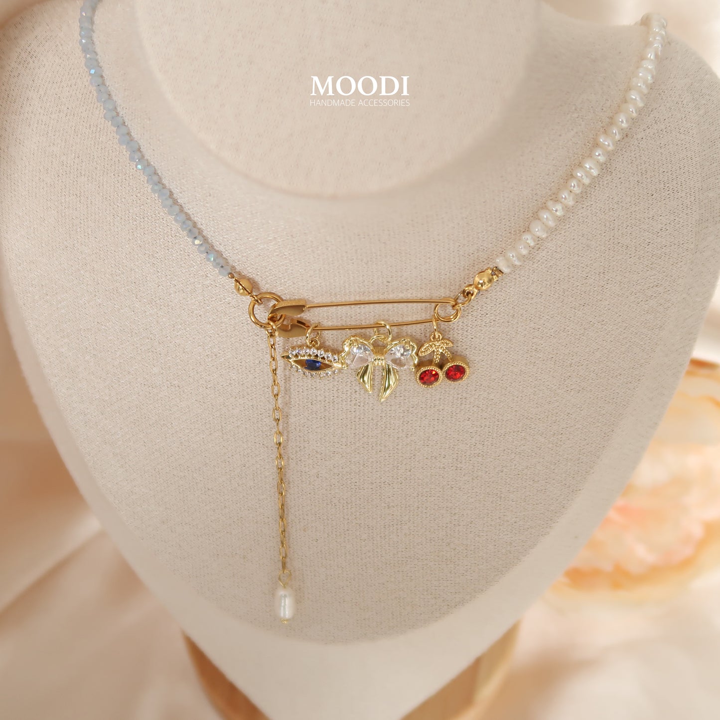 Колие "Aura" перли и закопчалка секретна игла