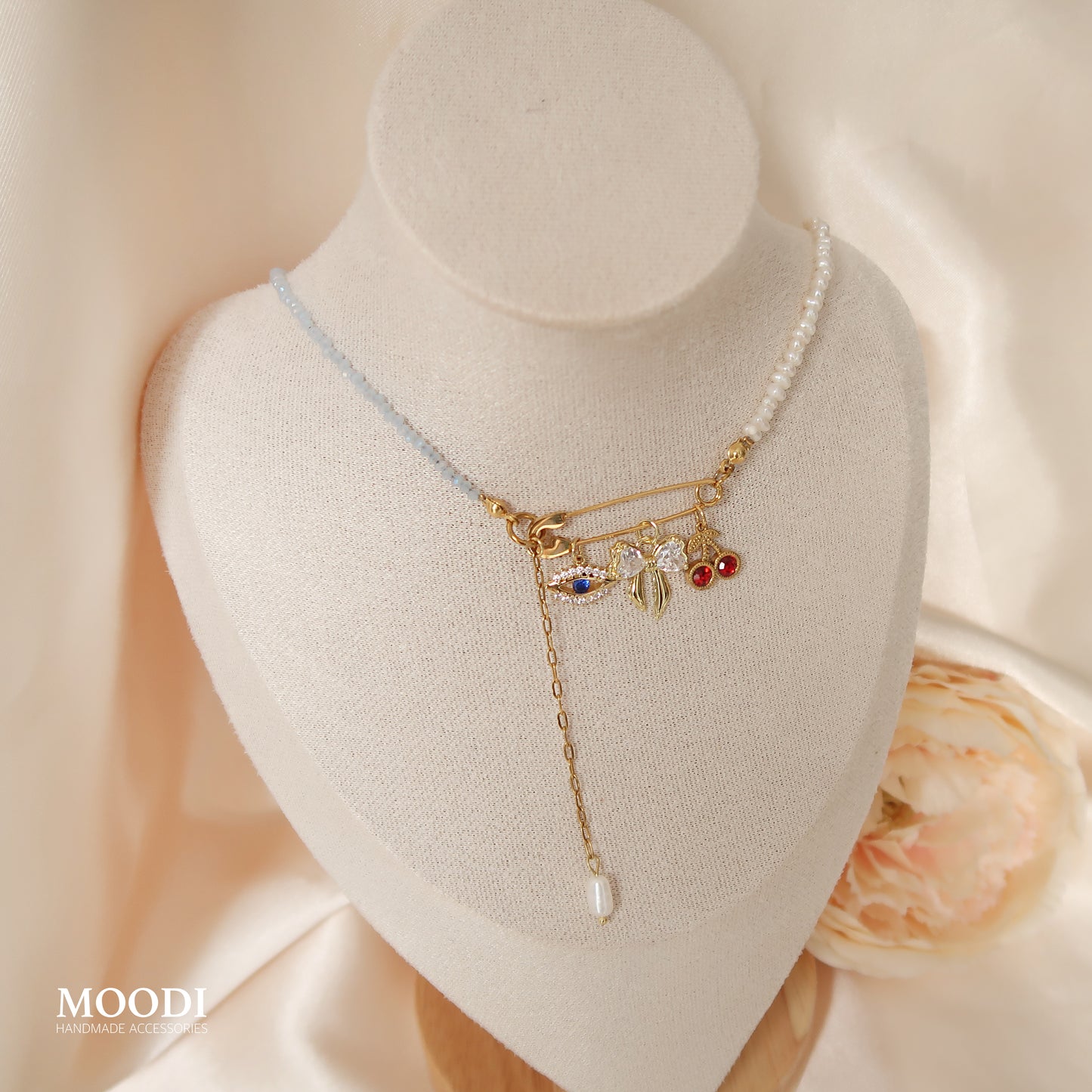 Колие "Aura" перли и закопчалка секретна игла