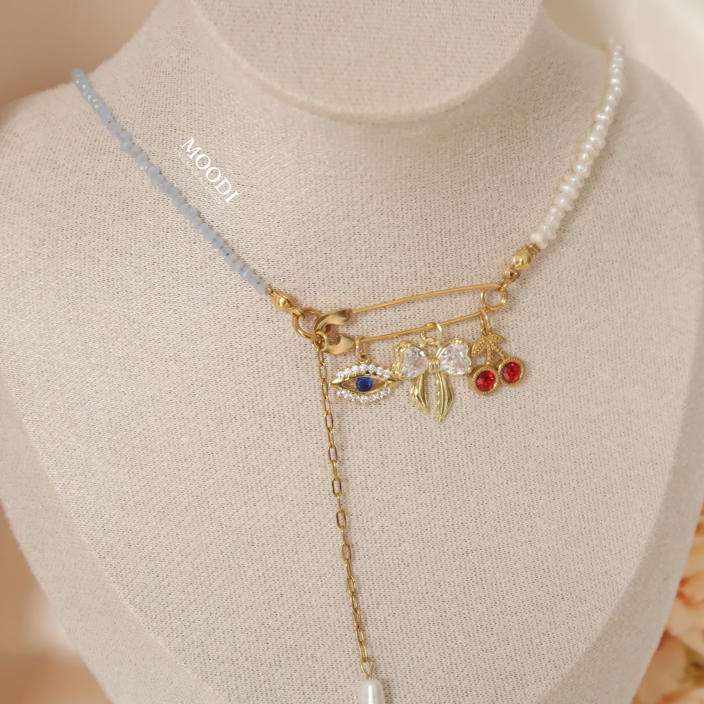 Колие "Aura" перли и закопчалка секретна игла