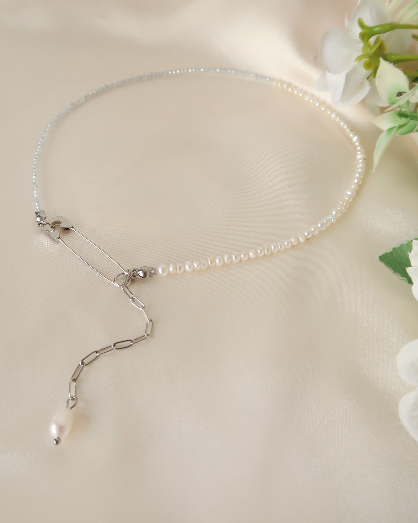 Колие "Aura" перли и закопчалка секретна игла