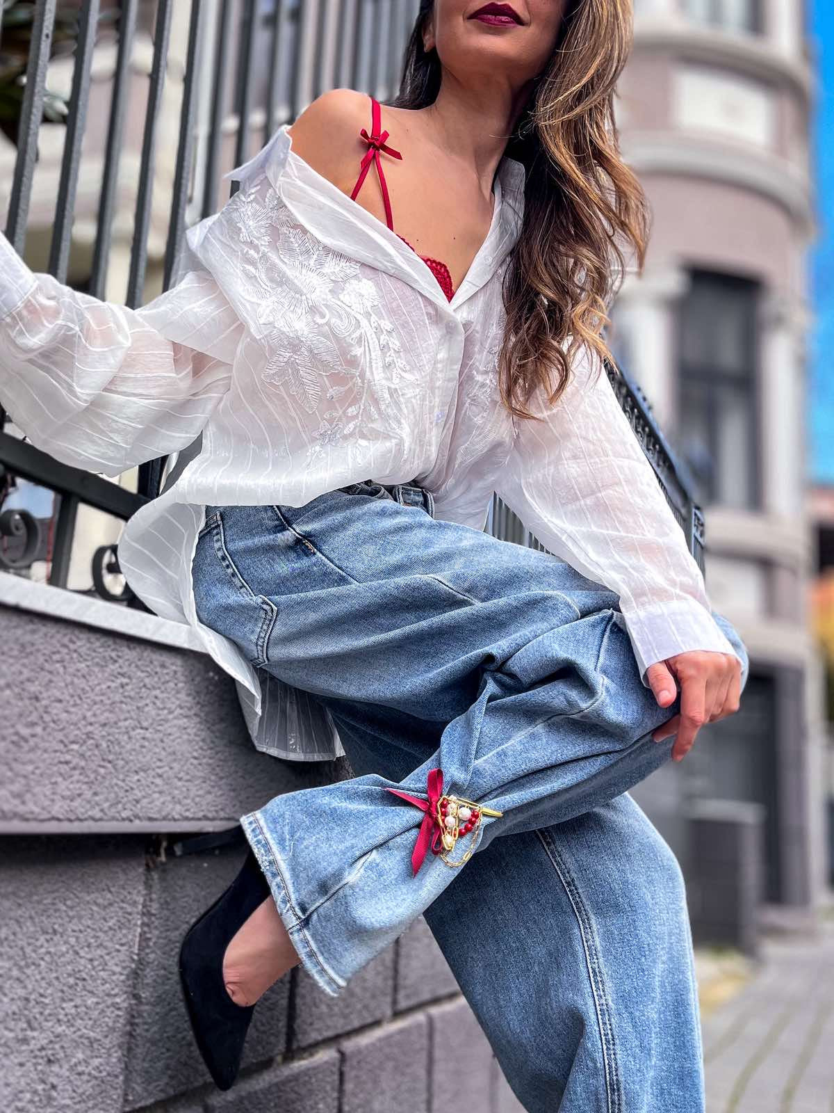 Брошка "Scarlet Muse"