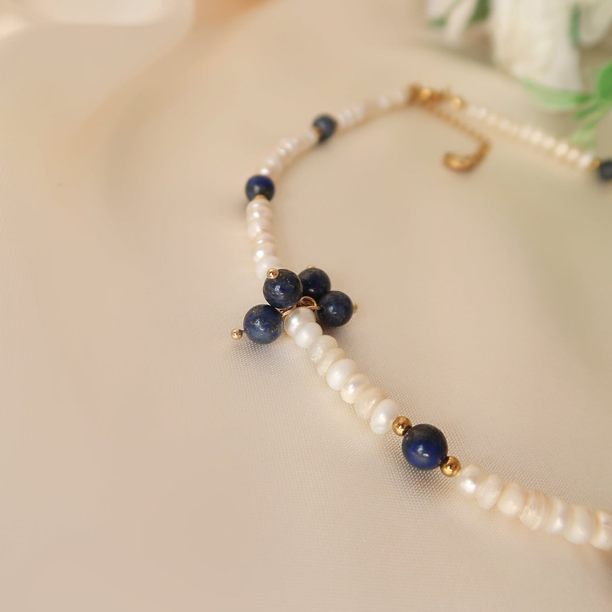 Колие "Sorrento"  с естествен лазурит (Lapis Lazuri) и сладководни перли 💙